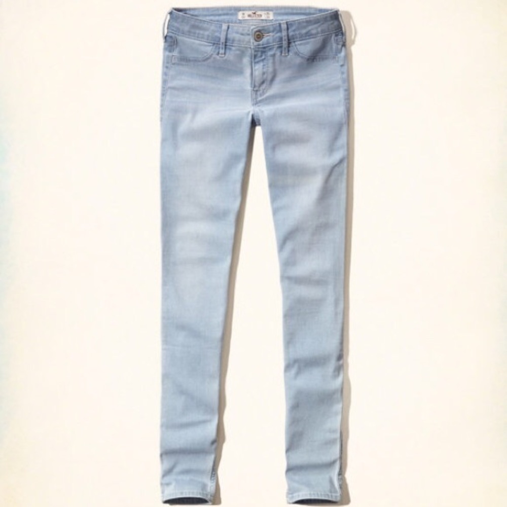 low-rise light wash jeans